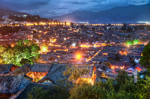 中国游客南极滞留，天气变化与旅游成本上升